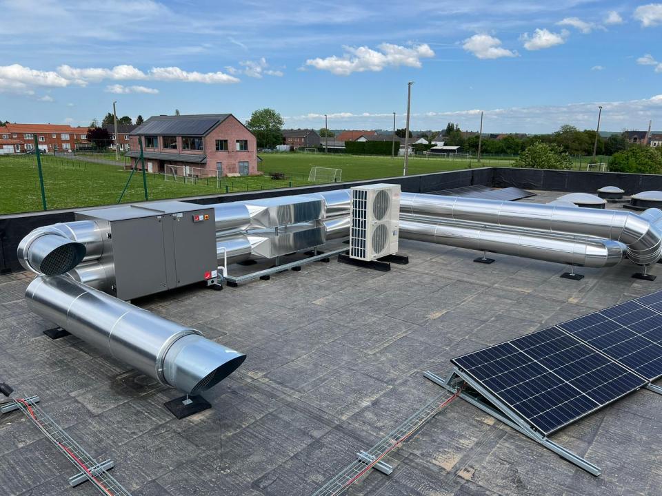 Installation d'un groupe de ventilation double flux dans une crèche 